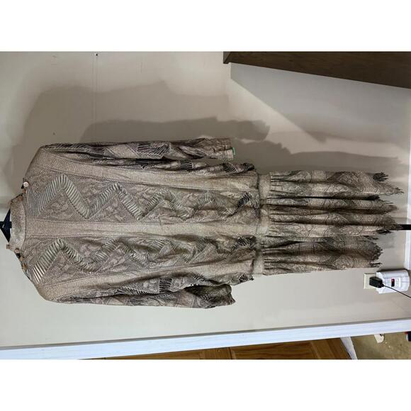 Damianou Small Elegant Beige Patterned Long Sleeve Dress Peek a Boo Lace - Picture 14 of 14